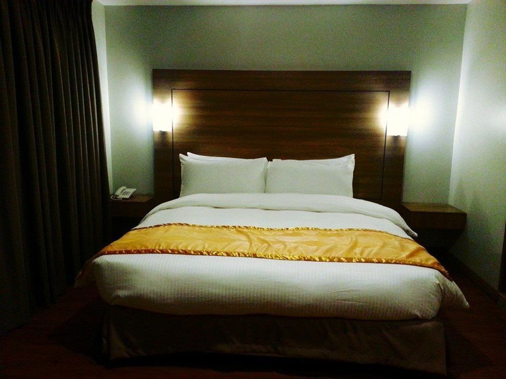טגאיטאי Vista Real Hotel מראה חיצוני תמונה
