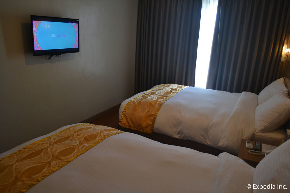 טגאיטאי Vista Real Hotel מראה חיצוני תמונה