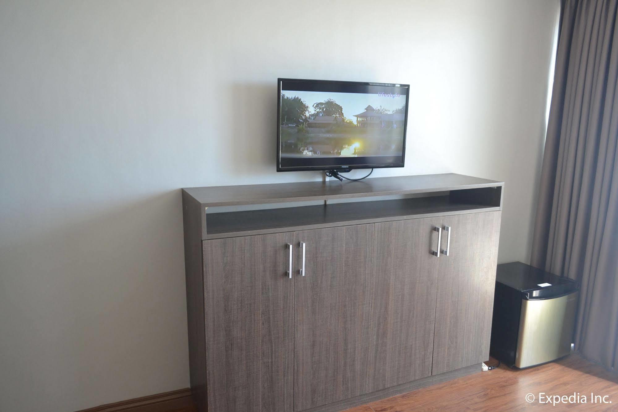 טגאיטאי Vista Real Hotel מראה חיצוני תמונה