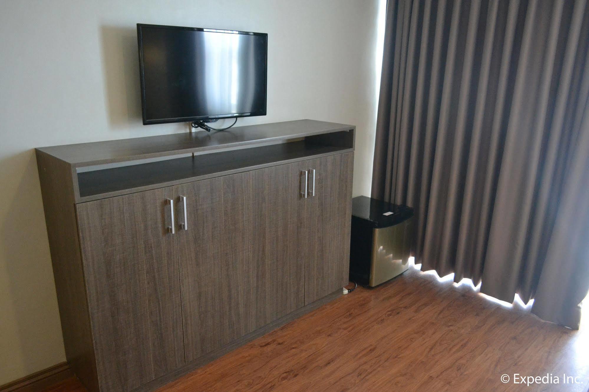 טגאיטאי Vista Real Hotel מראה חיצוני תמונה