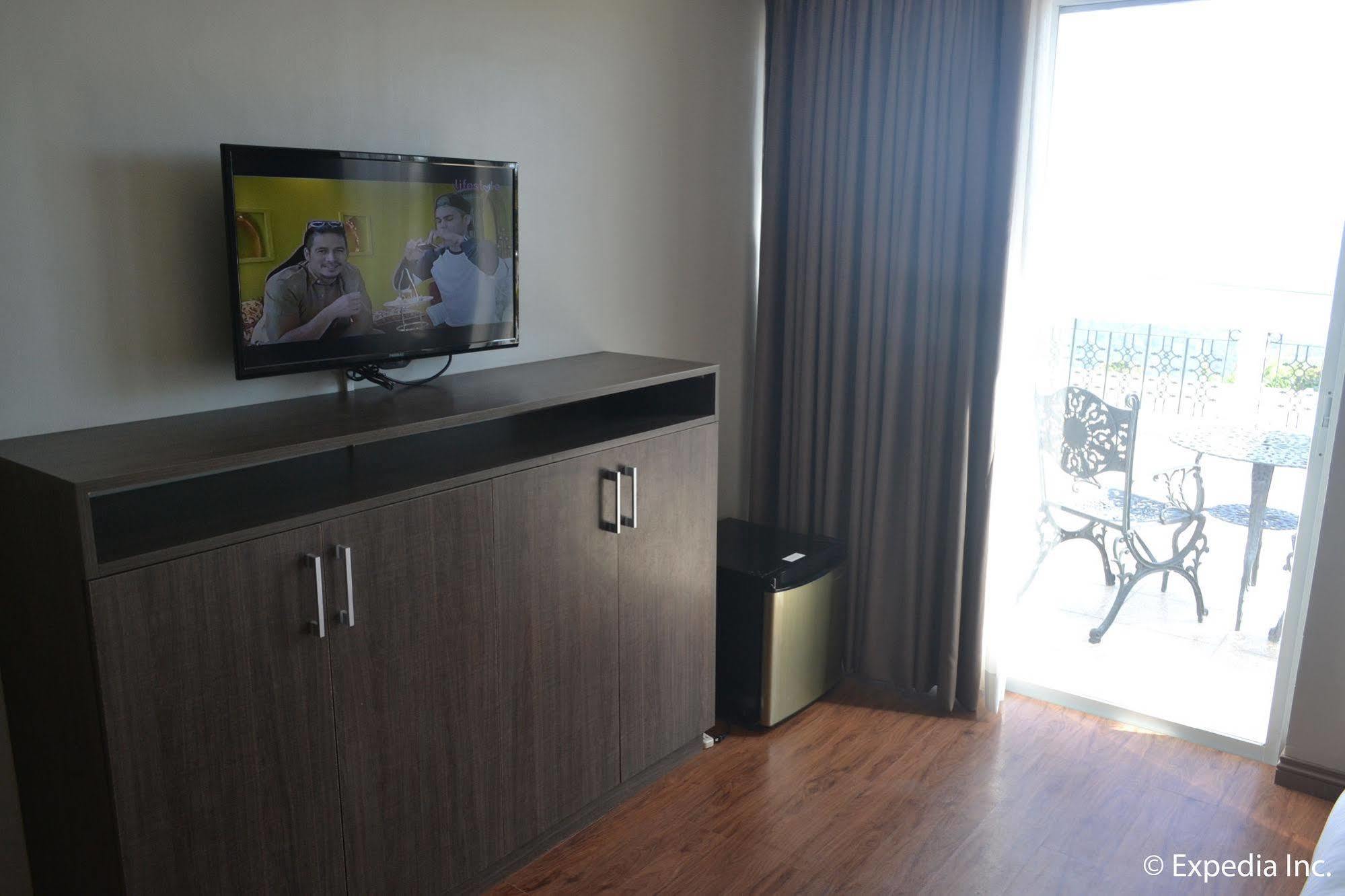 טגאיטאי Vista Real Hotel מראה חיצוני תמונה