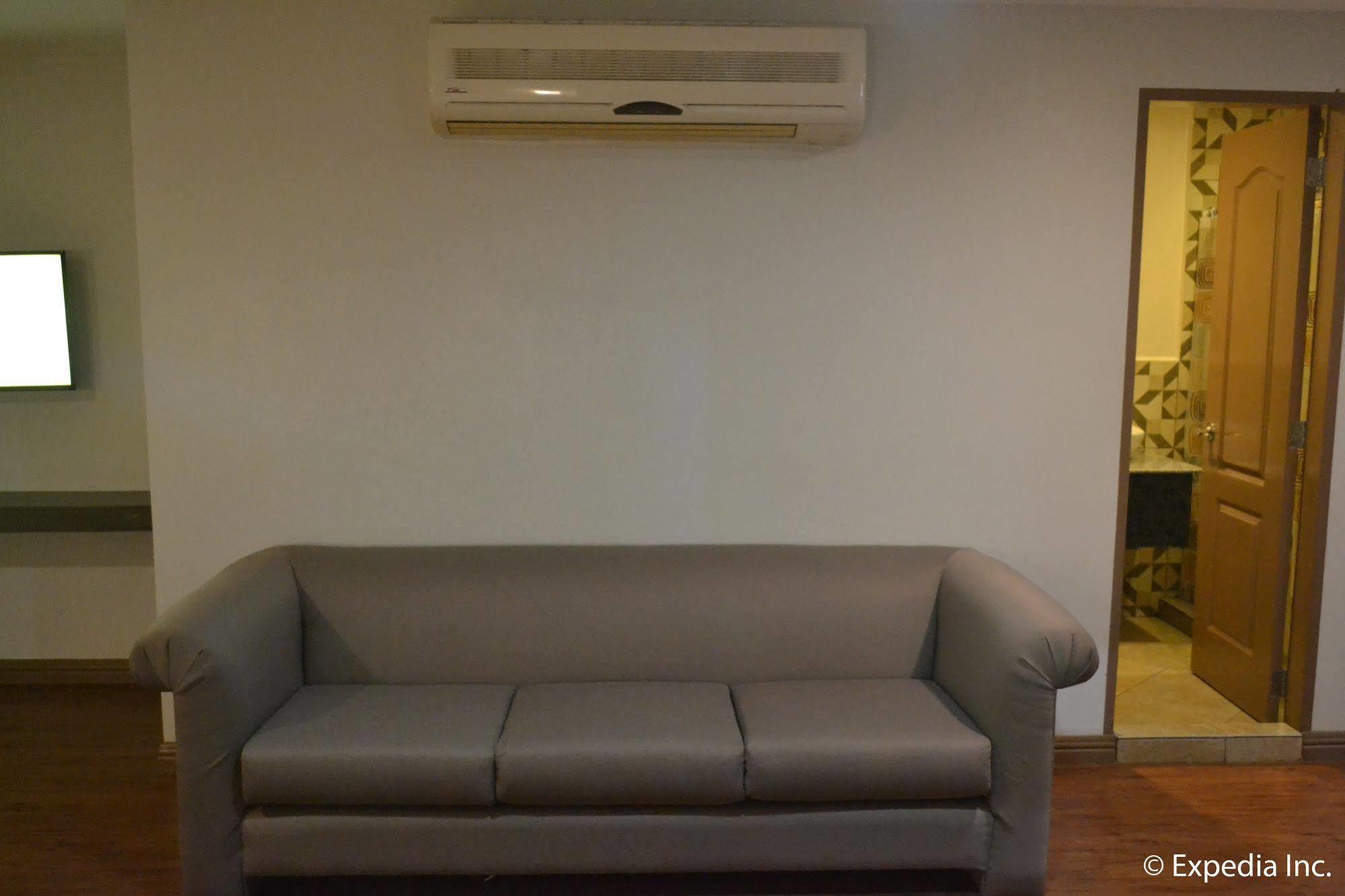 טגאיטאי Vista Real Hotel מראה חיצוני תמונה