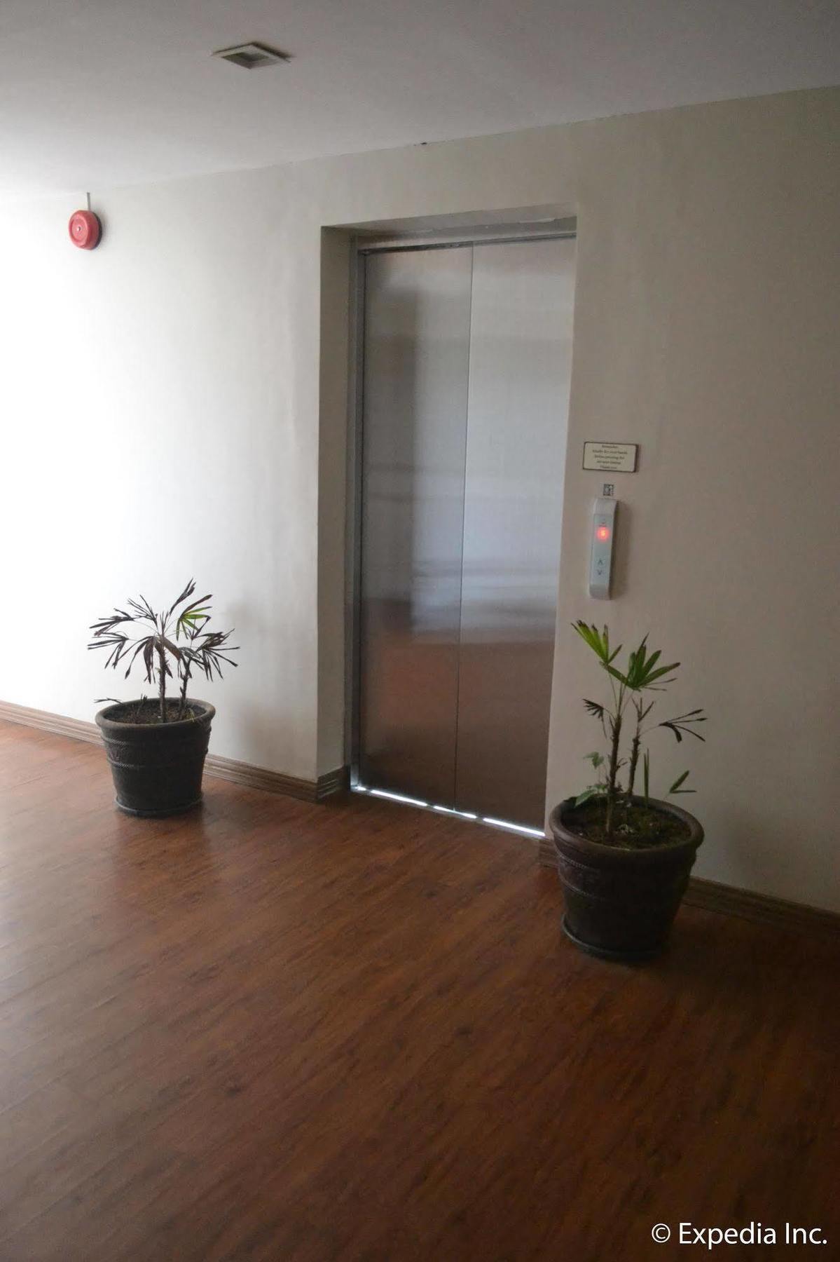 טגאיטאי Vista Real Hotel מראה חיצוני תמונה