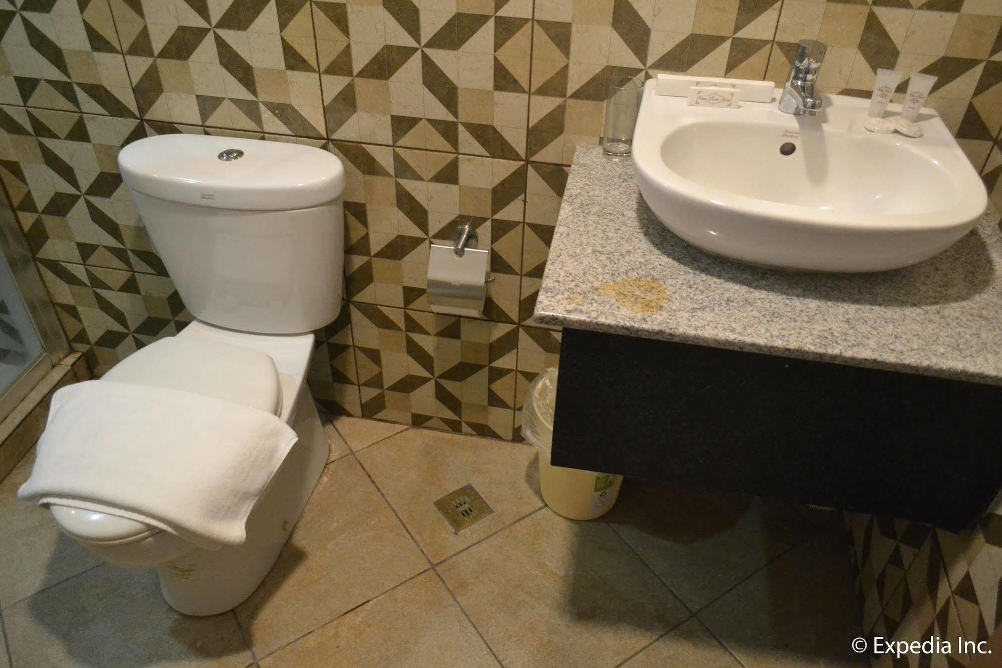 טגאיטאי Vista Real Hotel מראה חיצוני תמונה