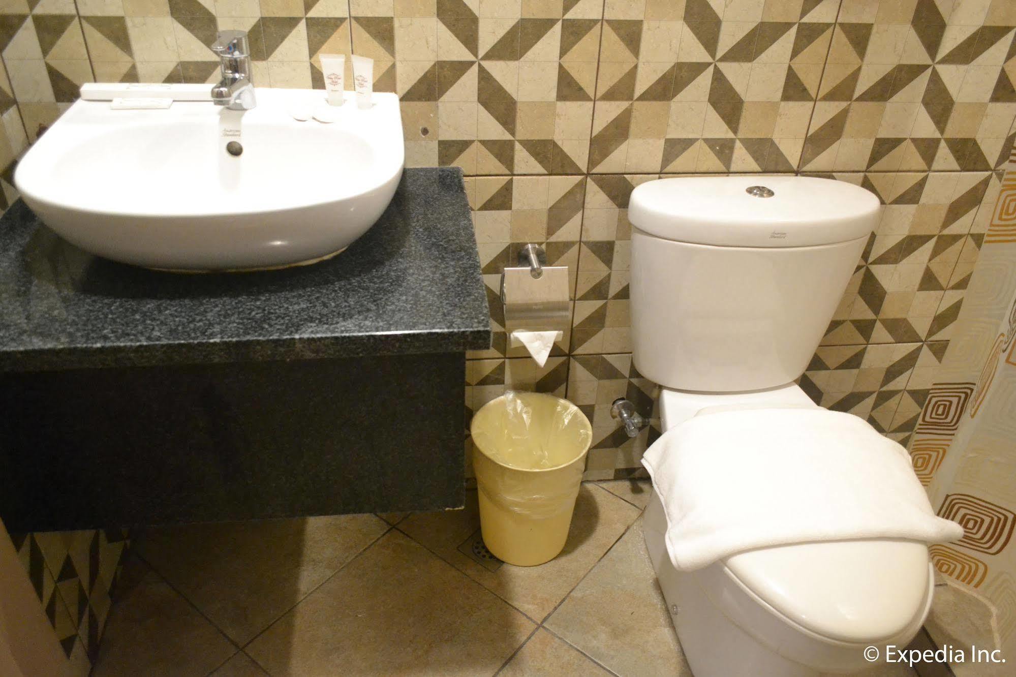 טגאיטאי Vista Real Hotel מראה חיצוני תמונה
