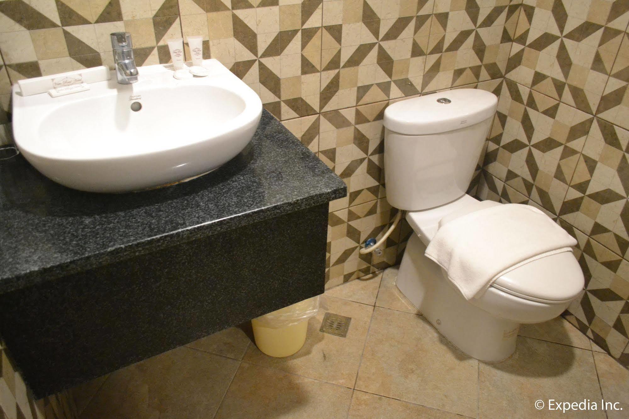 טגאיטאי Vista Real Hotel מראה חיצוני תמונה